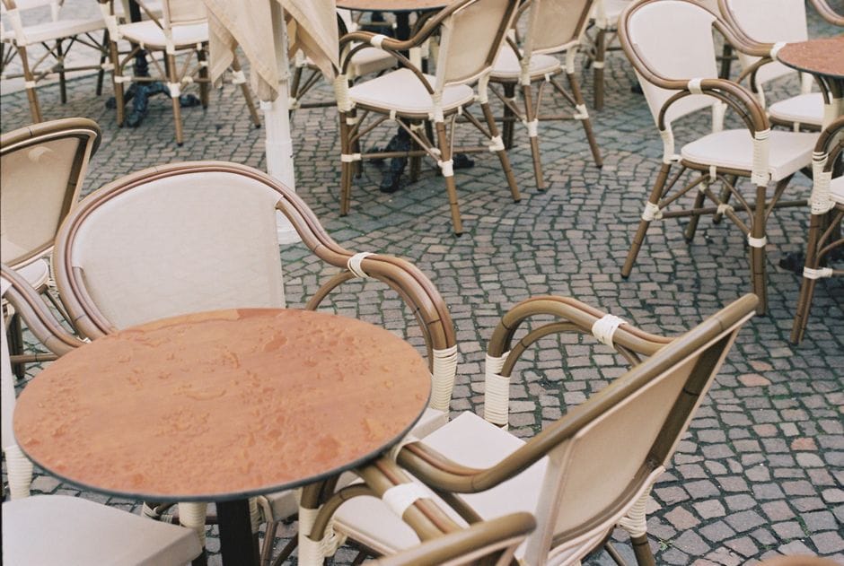 Cafeína depois do almoço: o efeito que não sentimos mas existe