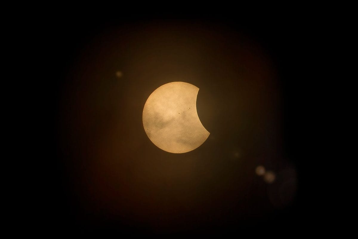 Eclipse Solar de 12 de Agosto: Como Proteger a Visão Sem Perder o Espetáculo