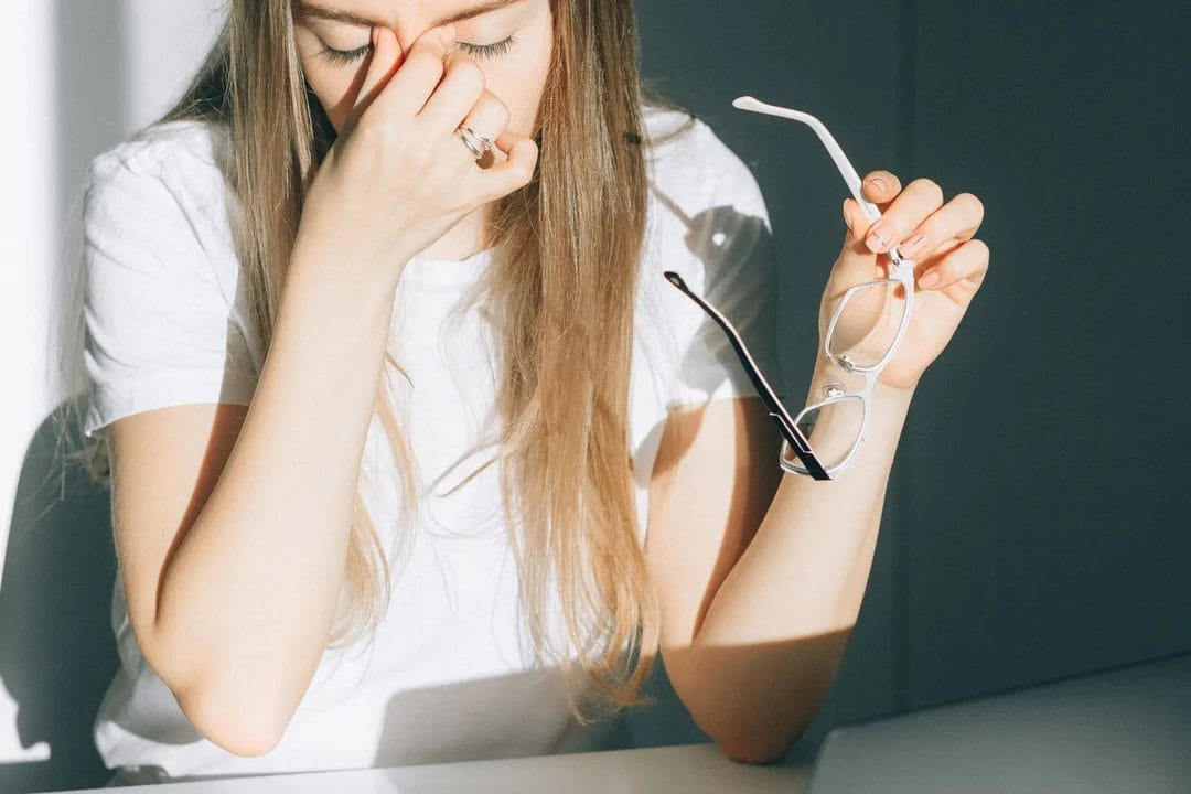Fadiga Visual Digital: Porque os Seus Olhos Estão Sempre Cansados ao Fim do Dia