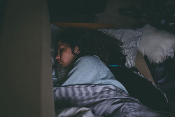 Dormir de lado, de costas ou de barriga para baixo?