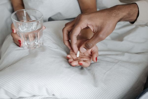 Beber água sem contar copos: os sinais do corpo