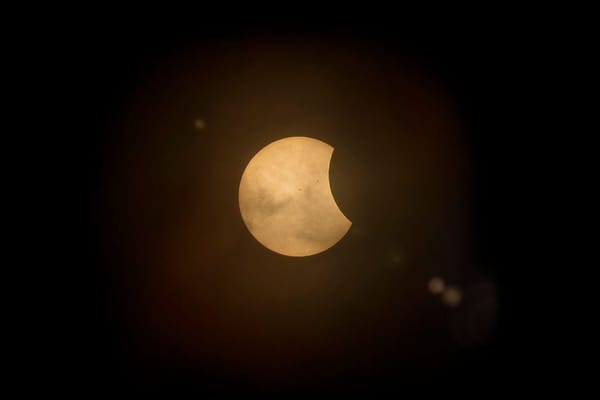 Eclipse Solar de 12 de Agosto: Como Proteger a Visão Sem Perder o Espetáculo